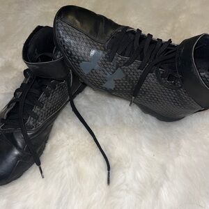 Youth 6.5 Under Armour Black Lace-Up Athletic Shoes baseball cleats